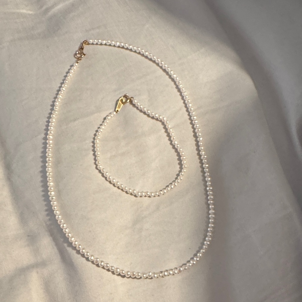 18kt Pearl Necklace and Bracelet Set